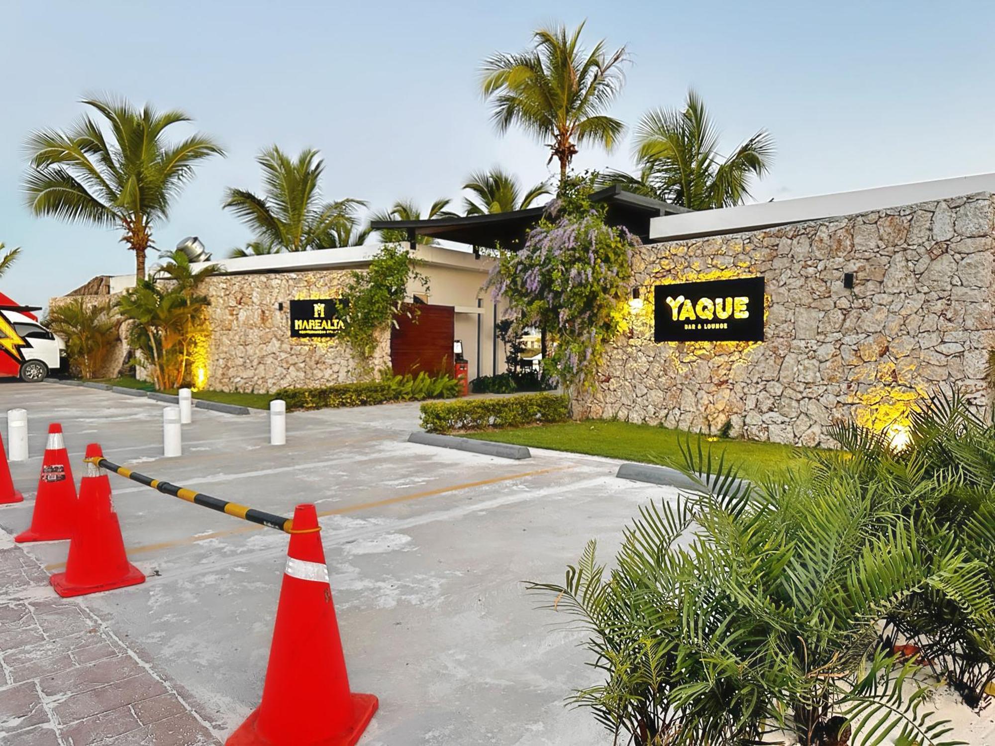 Tropical King Bed Artificial And Golf Course Punta Cana