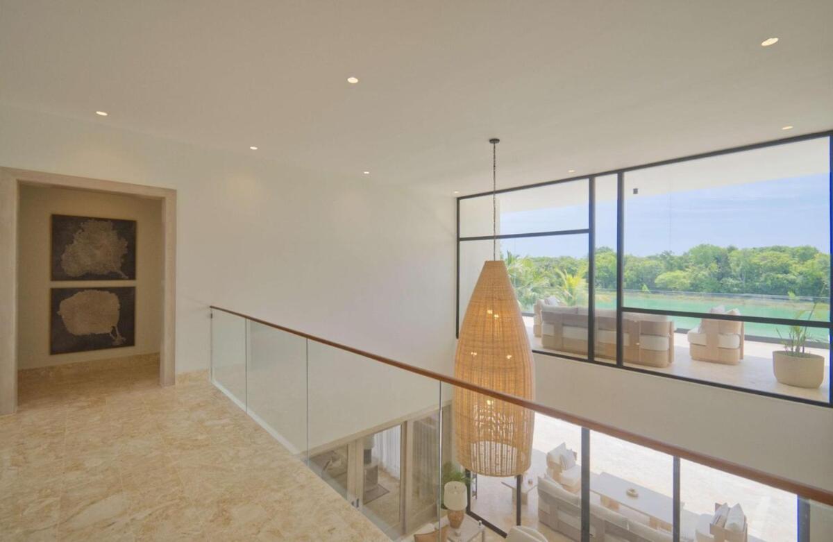 Modern With Staff In Golf N Holiday home *