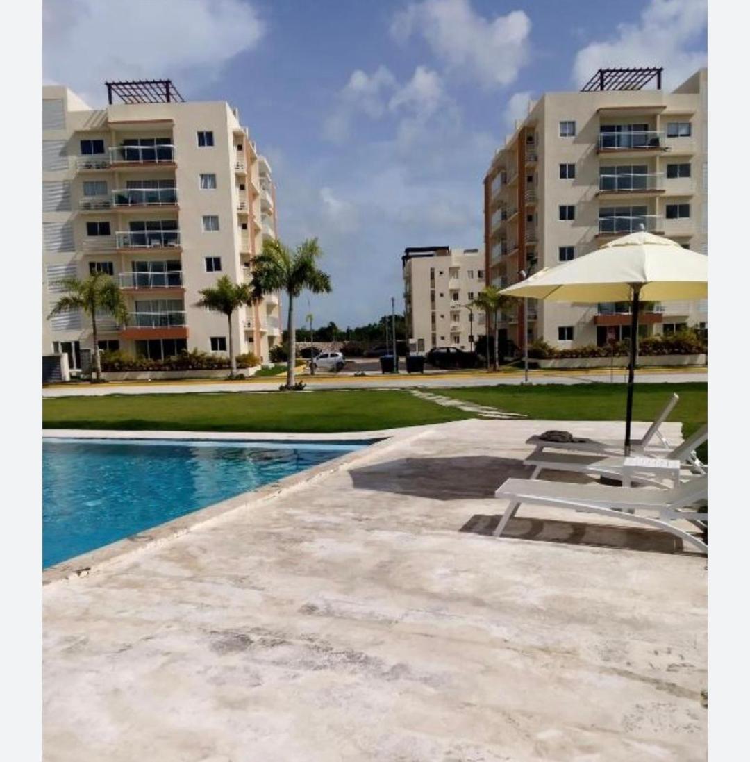 Dominican Canas