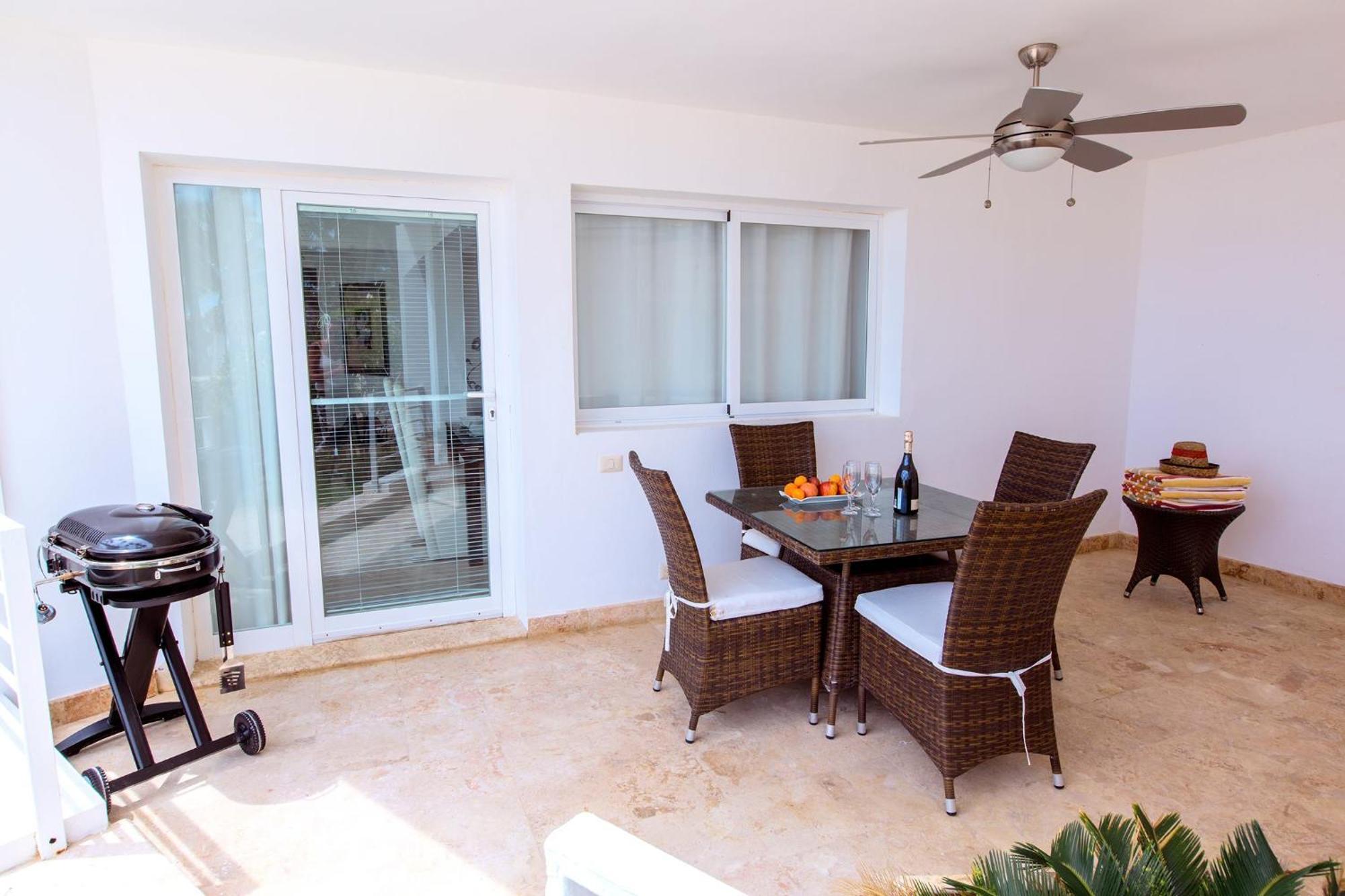 Dream Island & Ocean View Pool Playa Corales Apartahotel Punta Cana