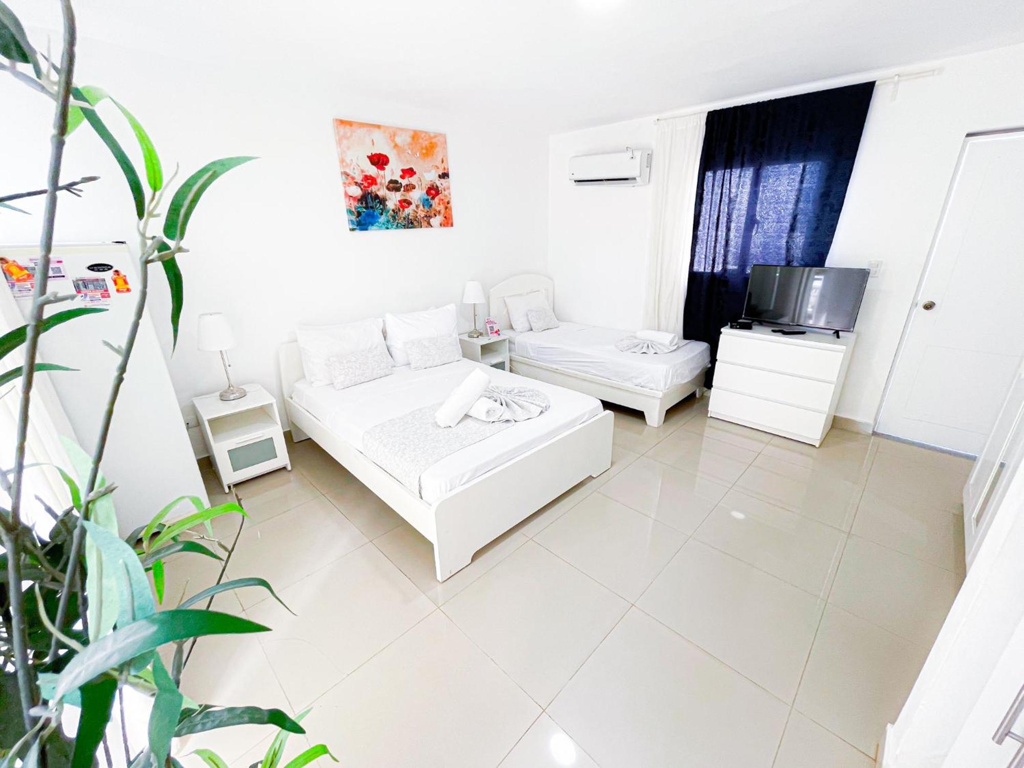Caribbean Pool Vacation Wifi Club &