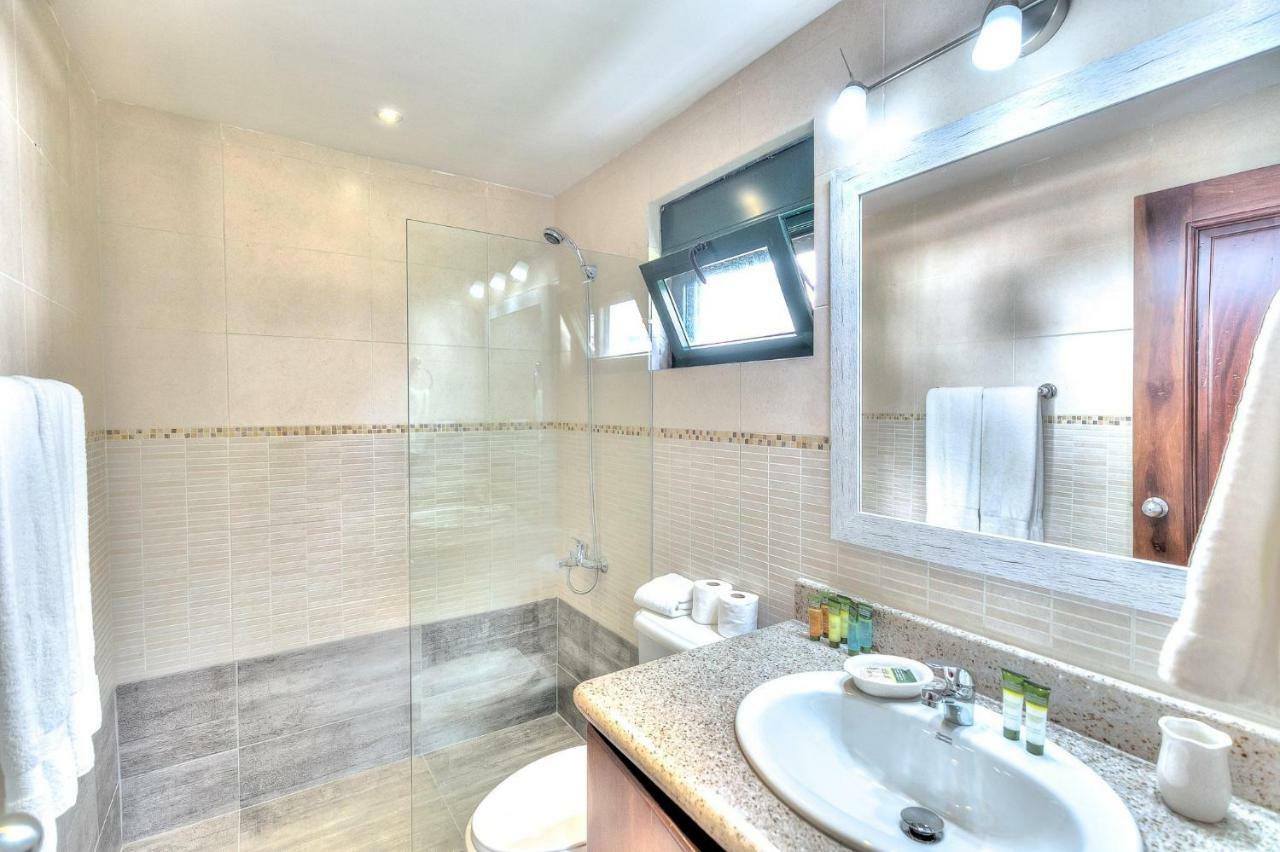 Apartamento Lovely With Direct Pool Access - Stanza Mare K-104