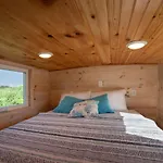 New!! Tropical Tiny Sanctuary-Tiny Home Near Beach