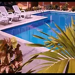 Room In Guest Room - Apartahotel Next Nivel - Queen Room With Fan