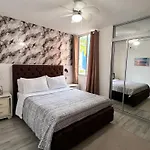 Lovely 3 Bedroom Condo Near Downtown And Foodies