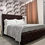 Lovely 3 Bedroom Condo Near Downtown And Foodies