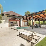 Bungallow With 3Br Pool And Bbq In Green Village