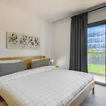 Bran New Condo With Pool Access