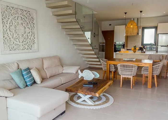 Stylish And Spacious Penthouse With Bbq And Picuzi