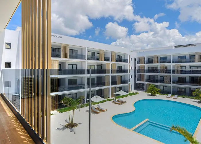 Beauty Condo Pool Views With Gym Close To The Beach