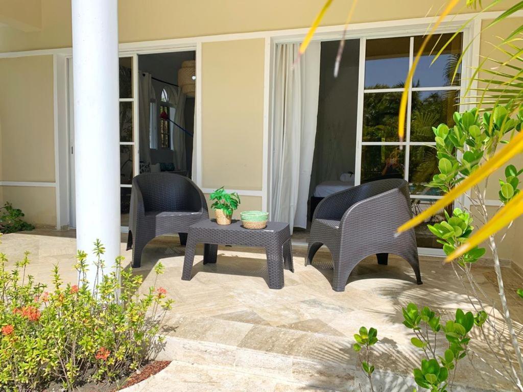 Eden Apartmets In Cocotal Golf And Country Club *