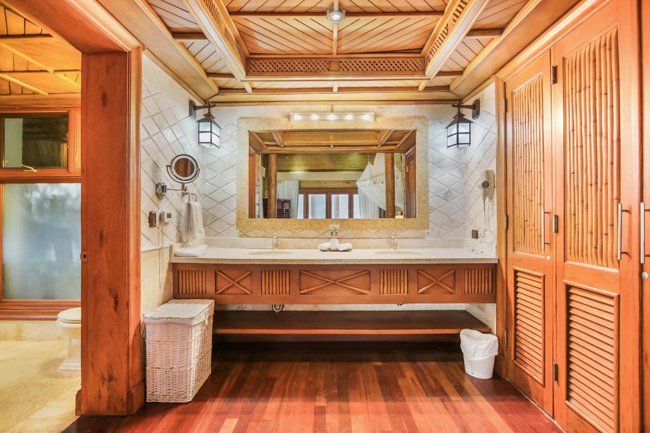 Villa 5br Cap Cana With Ocean & Golf Views, Chef, Maid, Butler, Pool, Jacuzzi, And Club Access Punta Cana