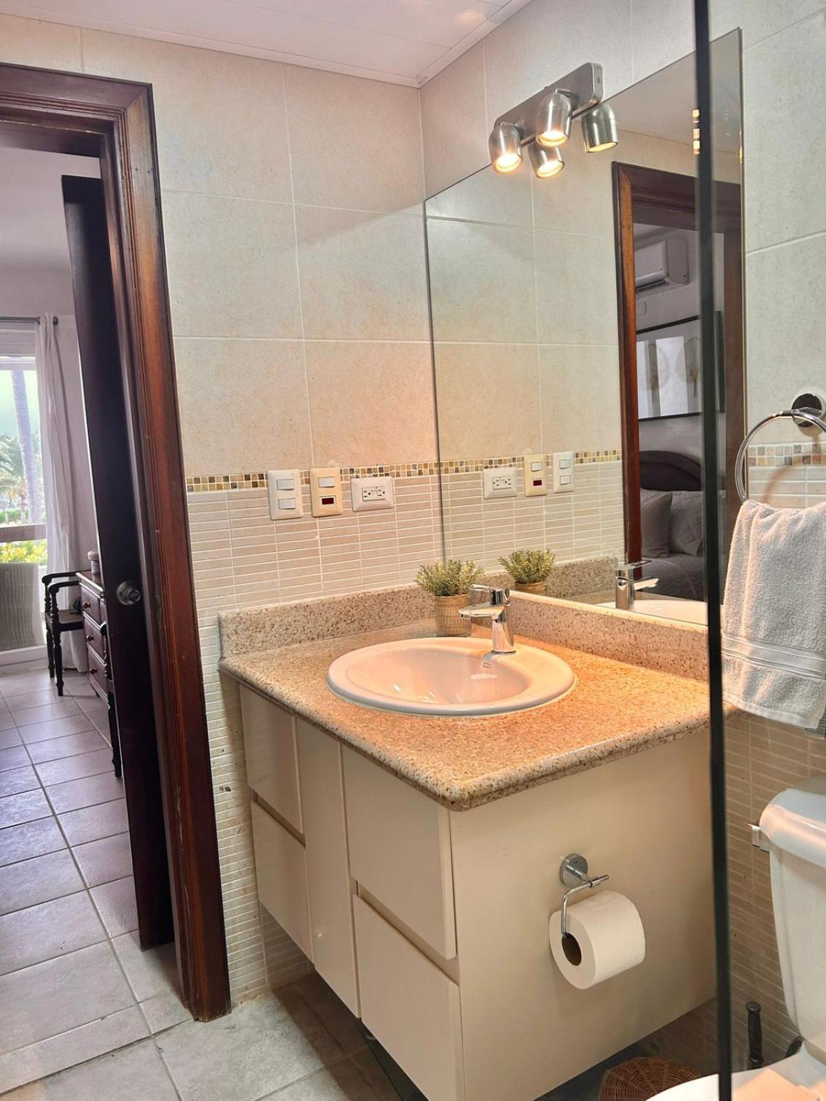 Stanza Mare B-201, Front Bavaro,,best View, Fully Equipped, Private Beach, 3-r 3-b, Bavaro, Apartamento