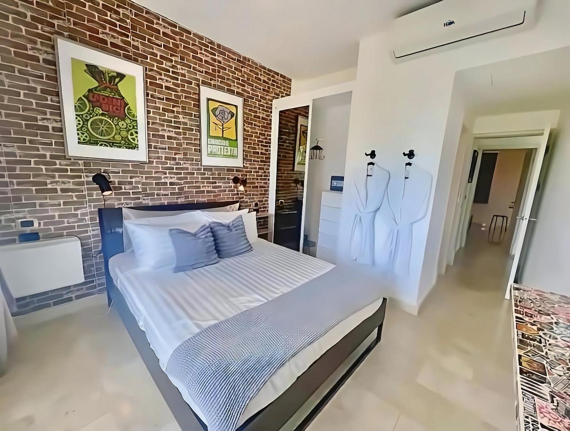 Cana Rock Condos, Boulevard Turístico Del Este, Cana Bay, *