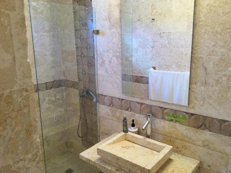 Beautiful With Semi-private Pool, Сasa de vacaciones *