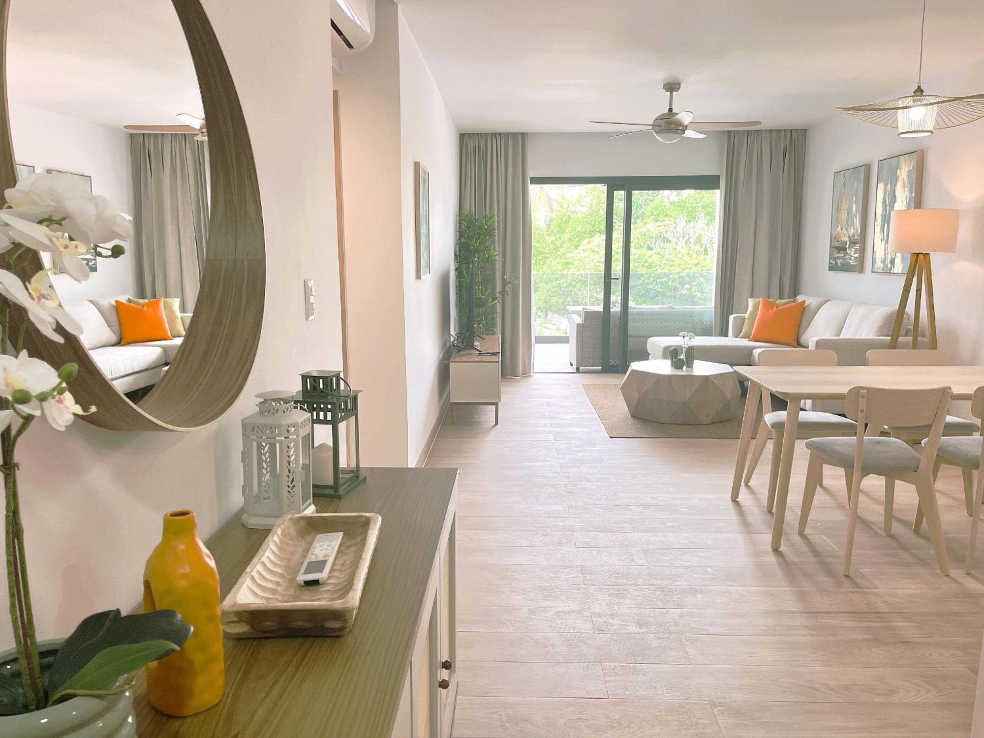 Beauty Pool Views With Gym Close To The