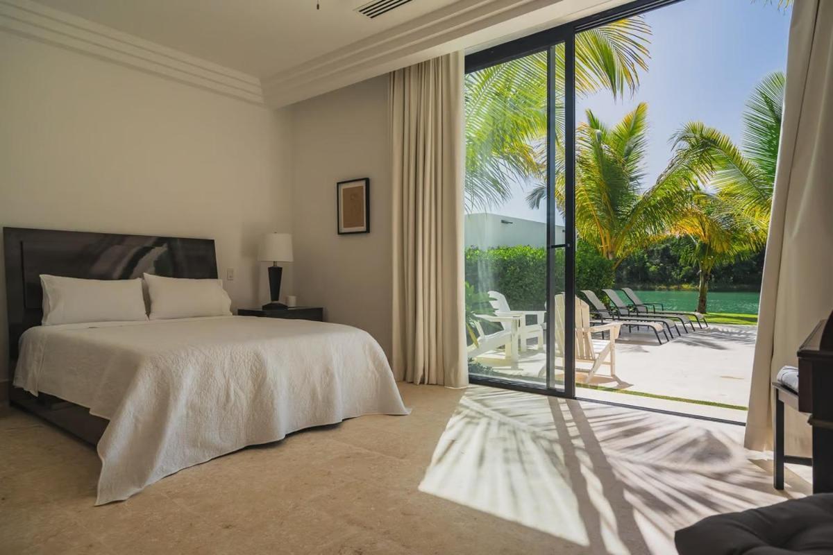 Waterfront Luxury In & Club * Punta Cana