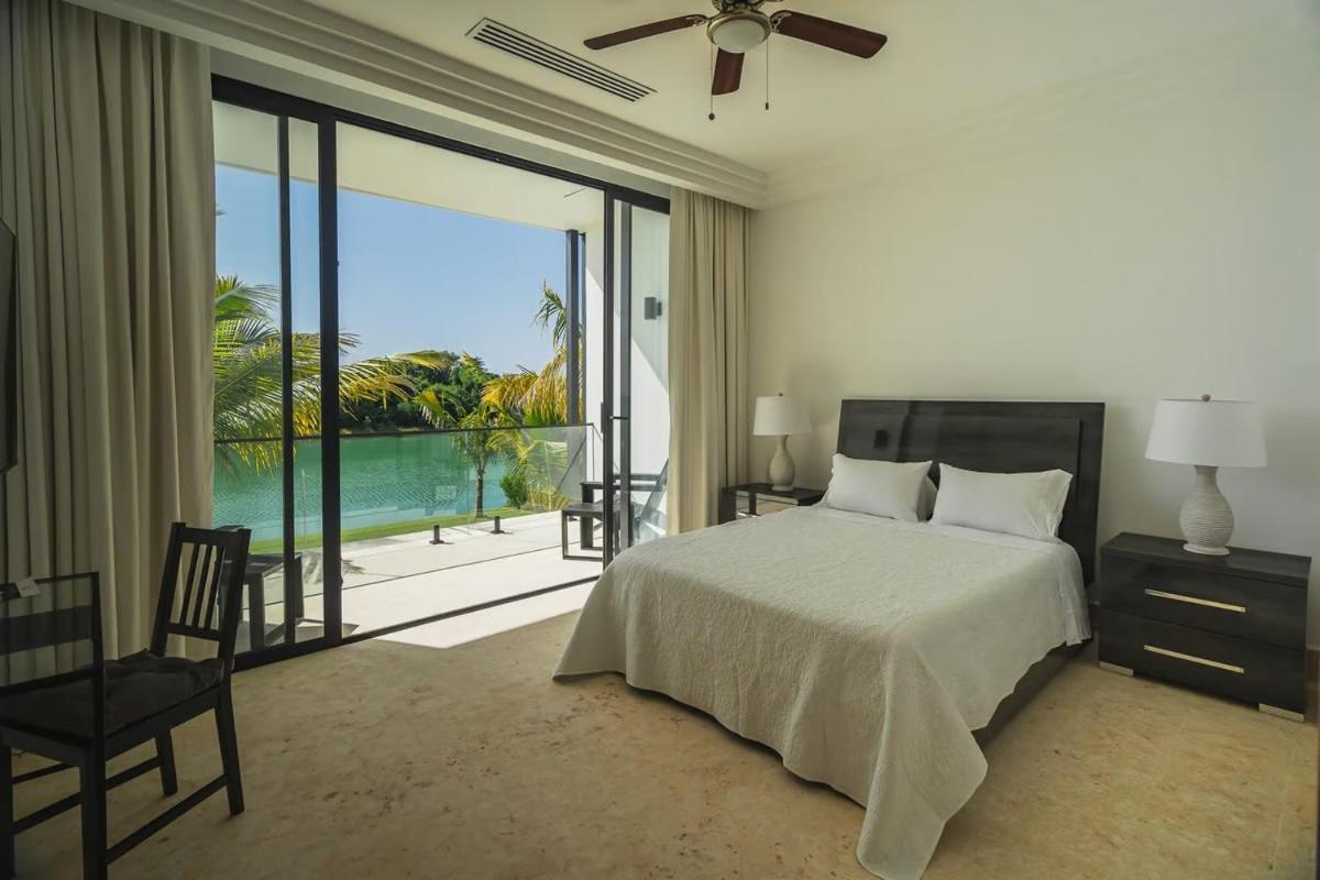Waterfront Luxury In & Club