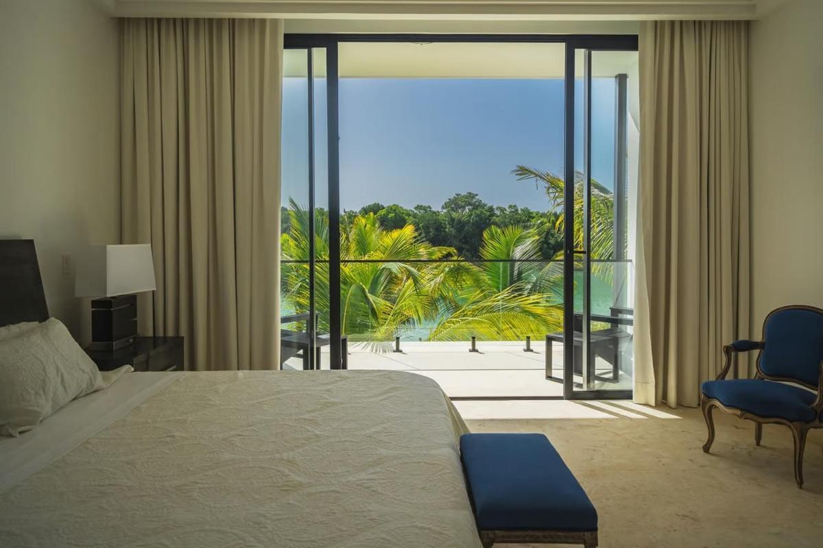 Villa Waterfront Luxury In & Club
