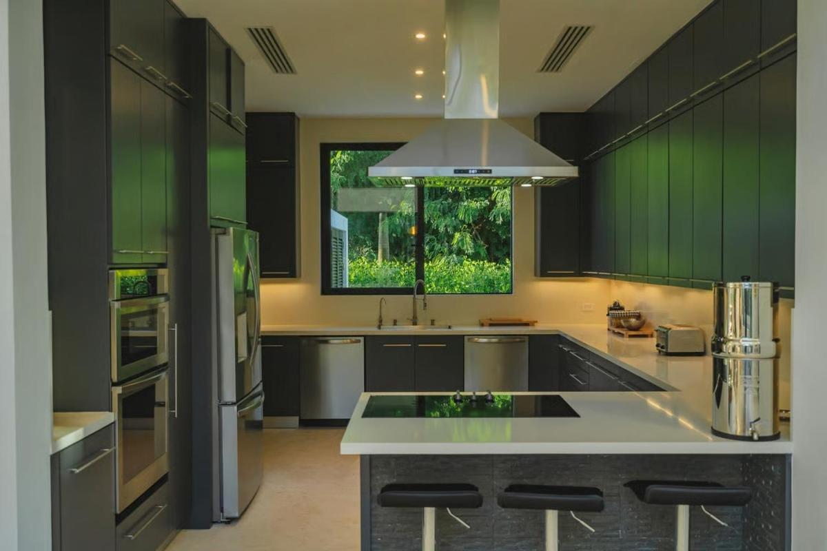 Waterfront Luxury In & Club Villa