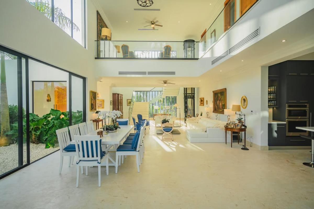 Villa Waterfront Luxury In & Club