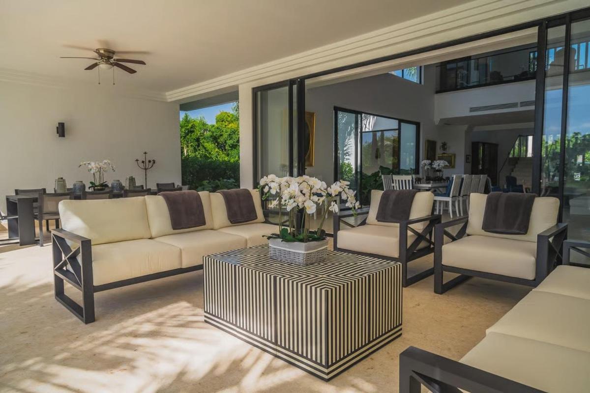 Villa Waterfront Luxury In & Club Punta Cana