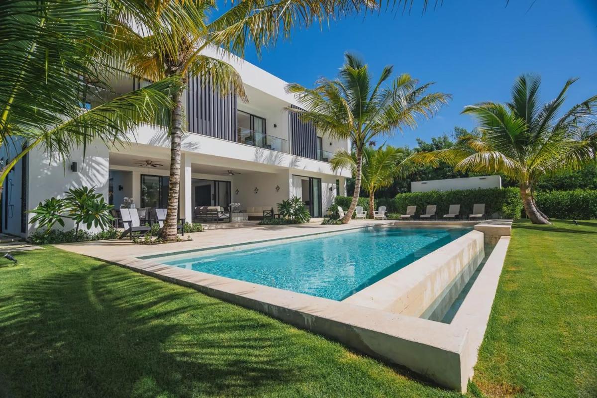 Villa Waterfront Luxury In & Club Punta Cana
