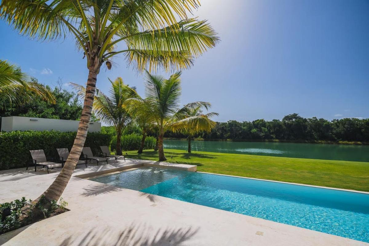 Waterfront Luxury In & Club * Punta Cana