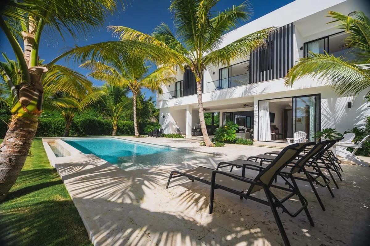 Villa Waterfront Luxury In & Club Punta Cana