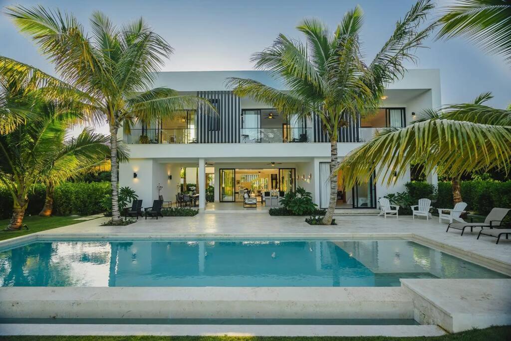 Waterfront Luxury In & Club * Punta Cana