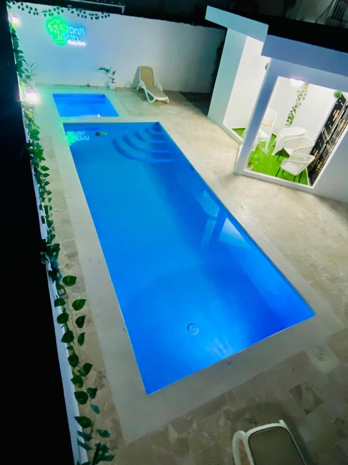 Dmm Con Piscina, Jacuzzi Y Gran Area En *
