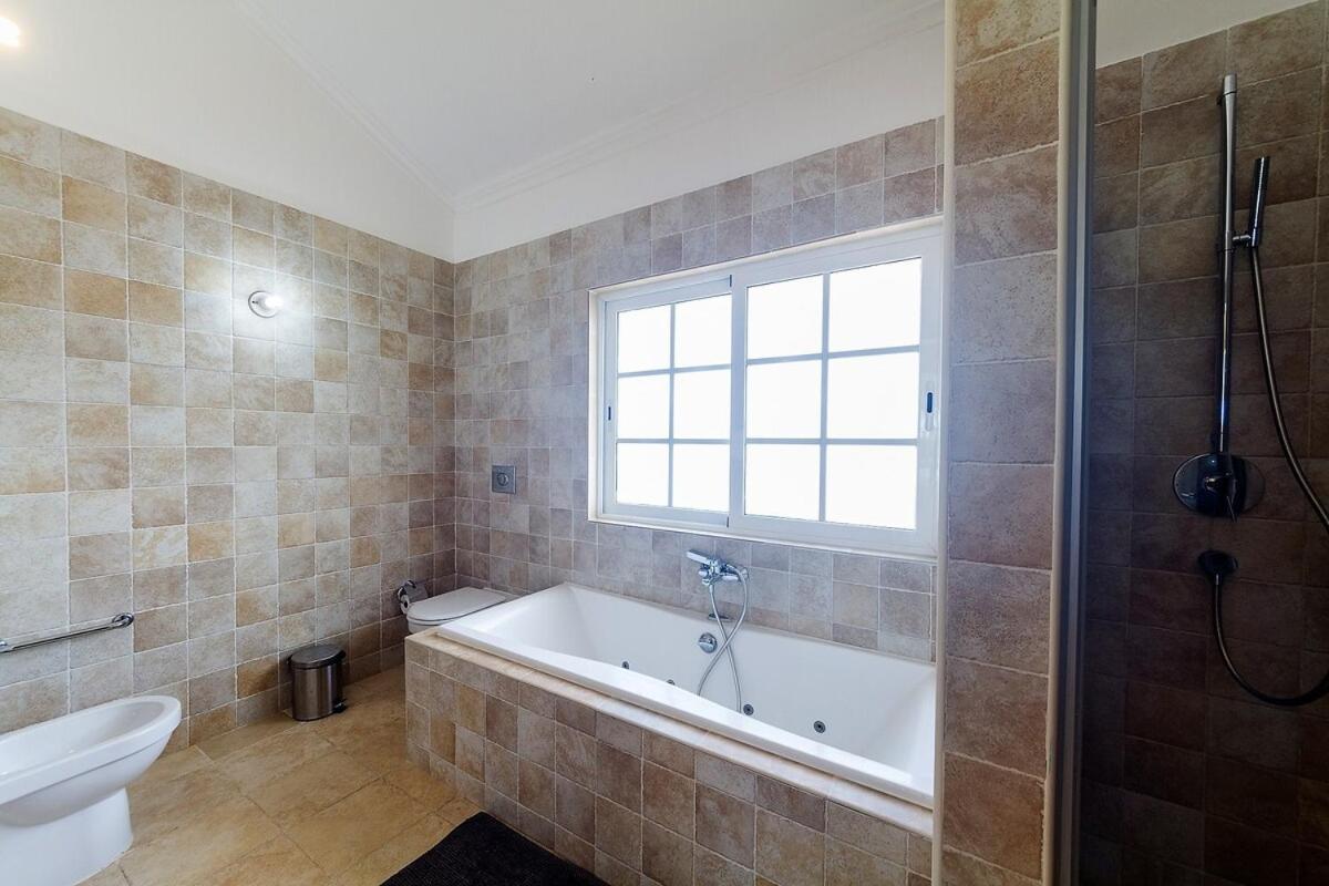 Villa Dr 5br Villa, Close To Everything In