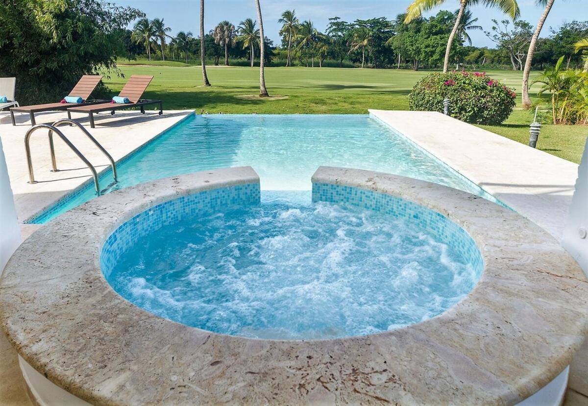 Dr 5br Villa, Close To Everything In Villa *