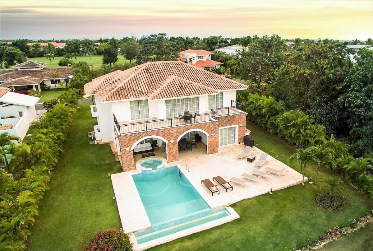 Villa Dr 5br Villa, Close To Everything In