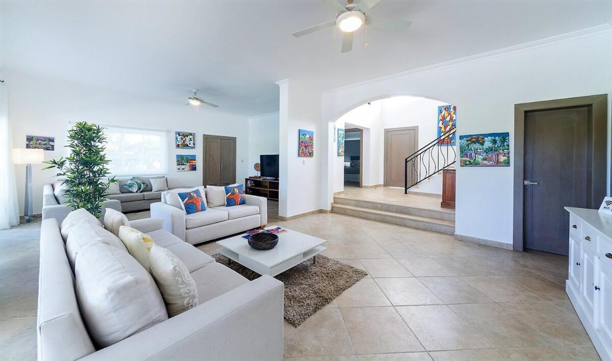 Villa Dr 5br Villa, Close To Everything In *