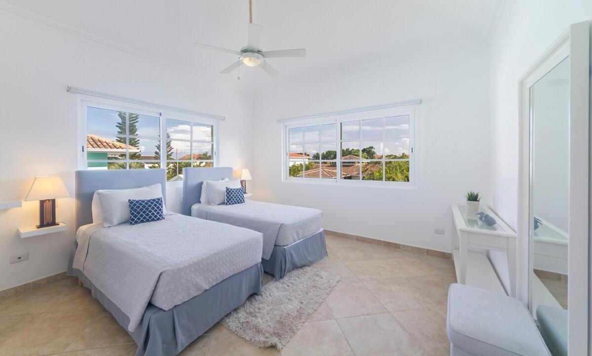 Dr 5br Villa, Close To Everything In
