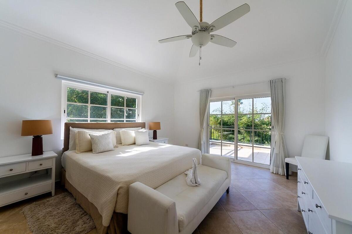 Villa Dr 5br Villa, Close To Everything In *