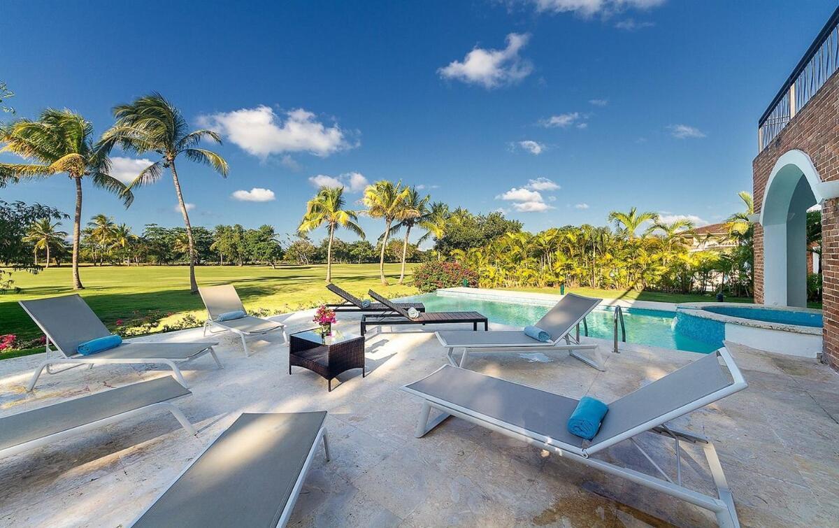 Dr 5br Villa, Close To Everything In *