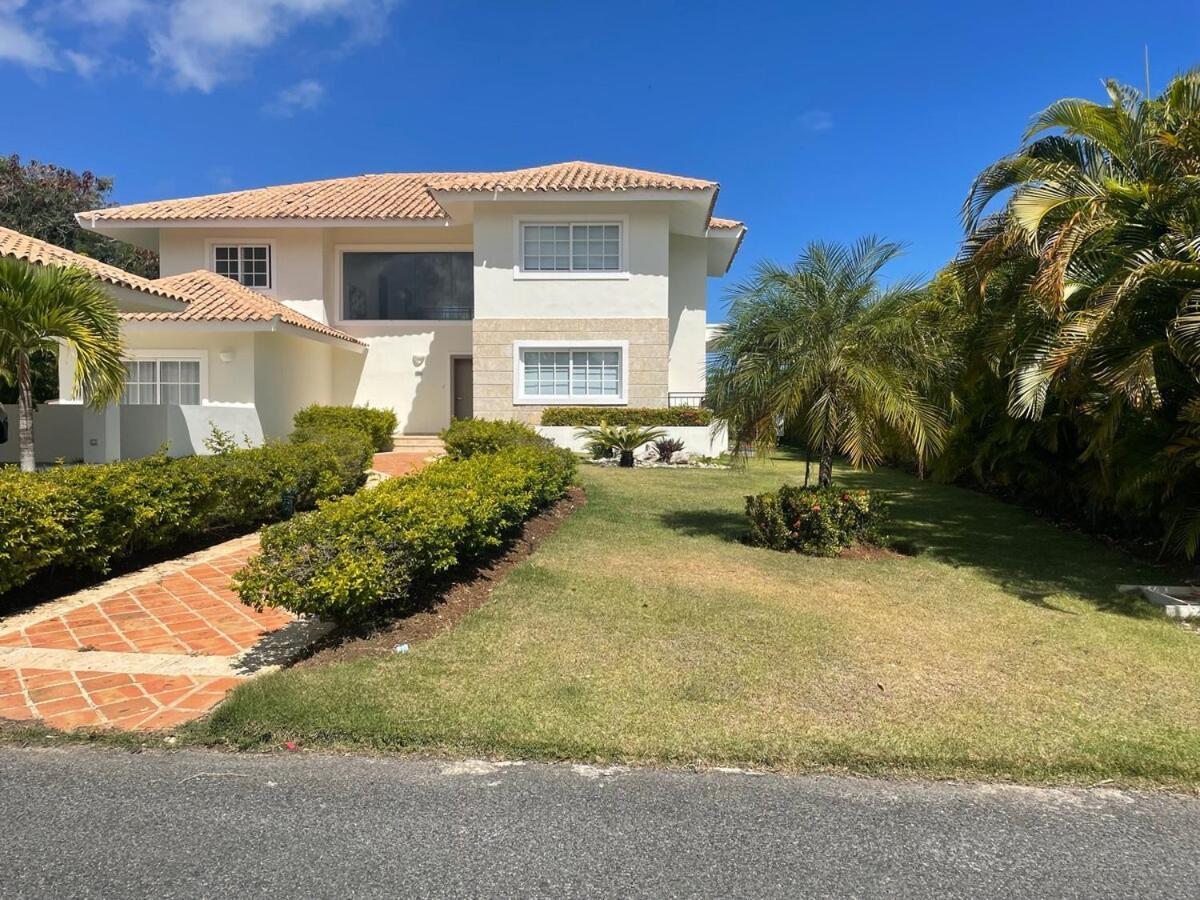 Dr 5br Villa, Close To Everything In Villa Punta Cana