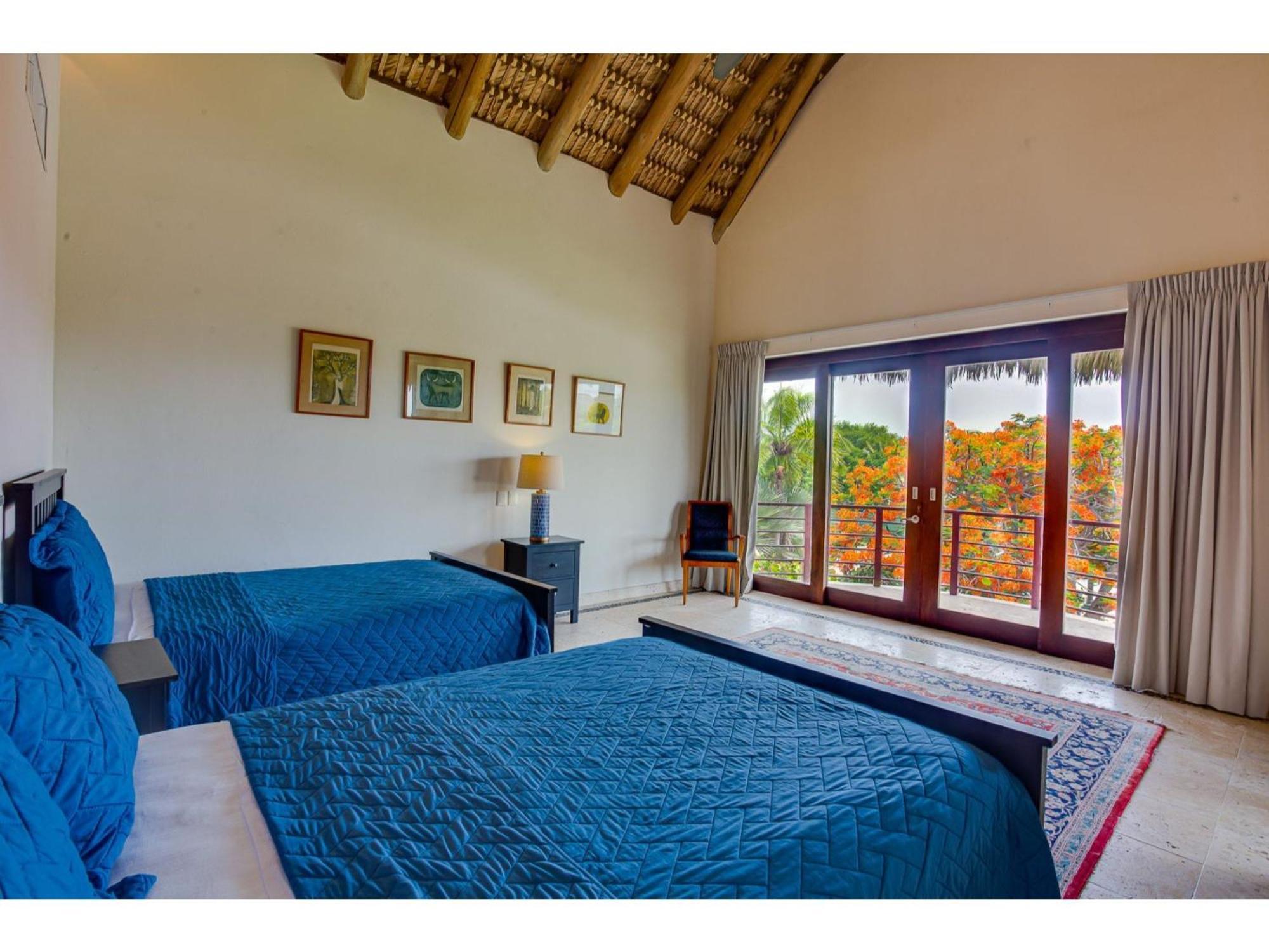 Cayuco Con Vista Al Lago, Cap Cana Villa