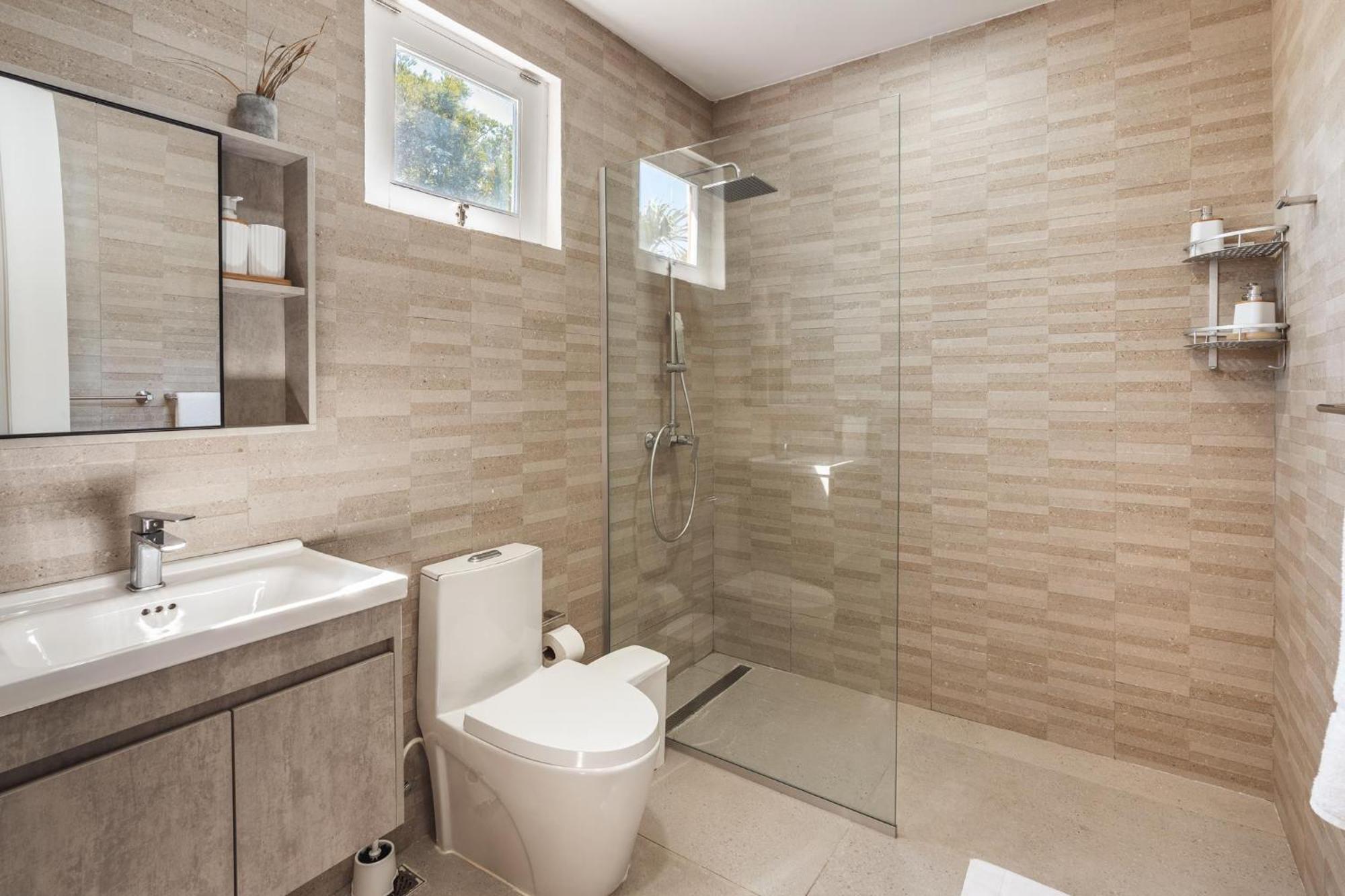 Bungallow With 3br Pool And Bbq In Village