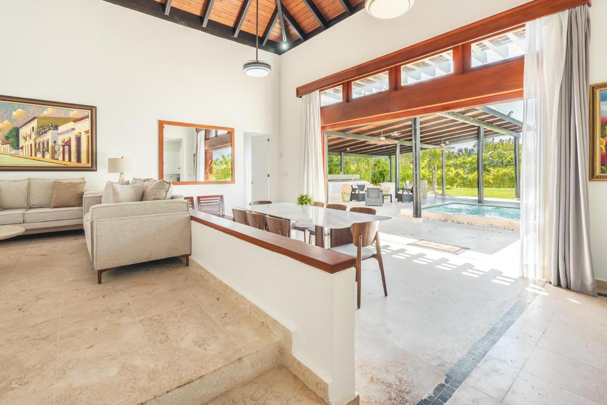 Bungallow With 3br Pool And Bbq In Village *