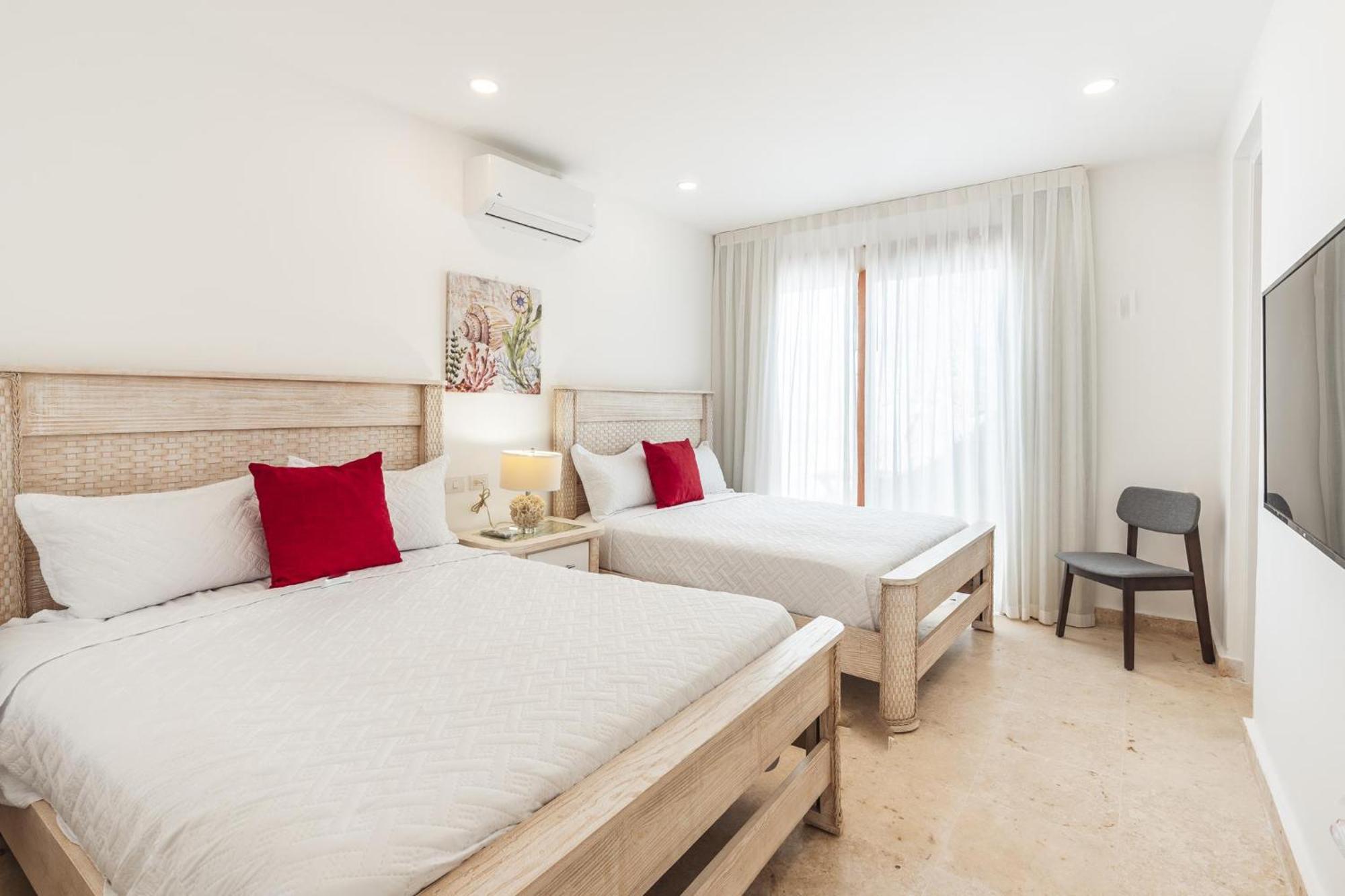 Bungallow With 3br Pool And Bbq In Village
