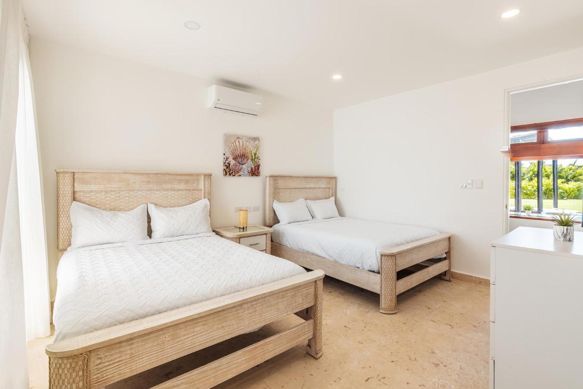 Сasa de vacaciones Bungallow With 3br Pool And Bbq In Village