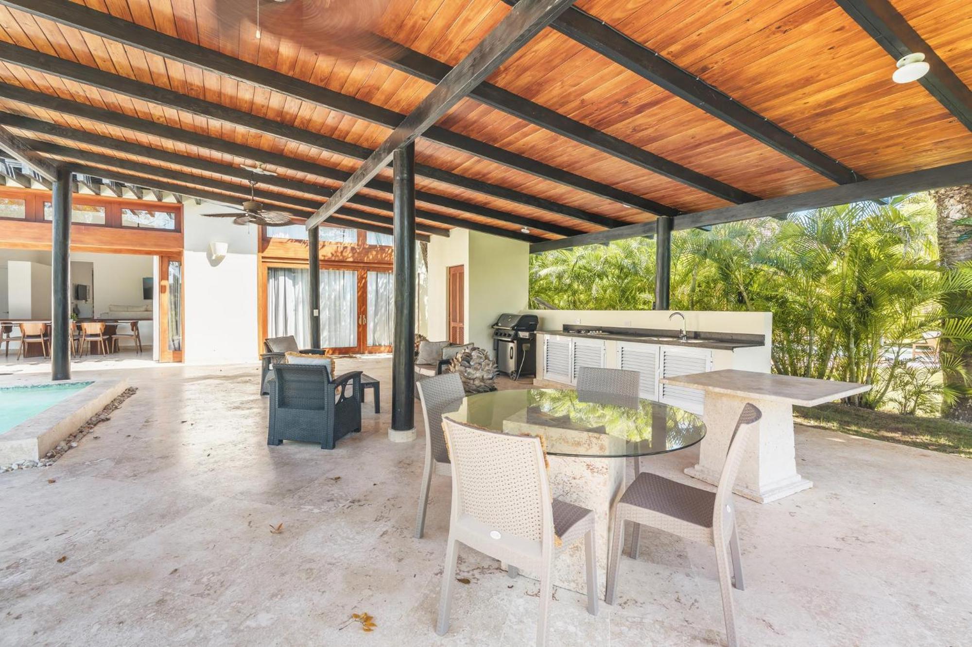 Bungallow With 3br Pool And Bbq In Village Сasa de vacaciones *