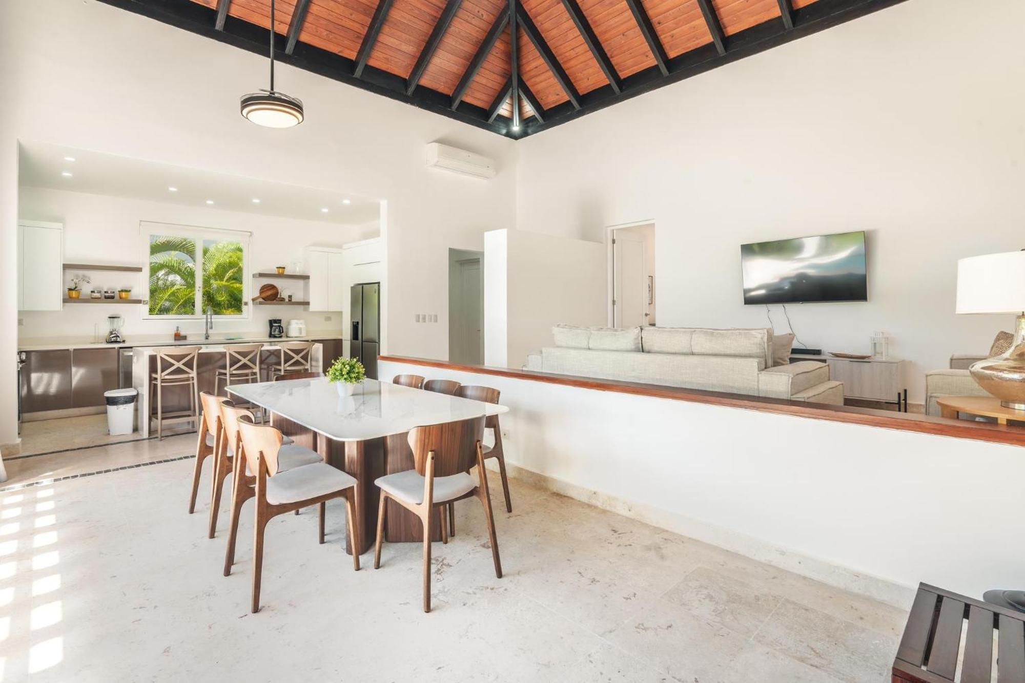 Bungallow With 3br Pool And Bbq In Village
