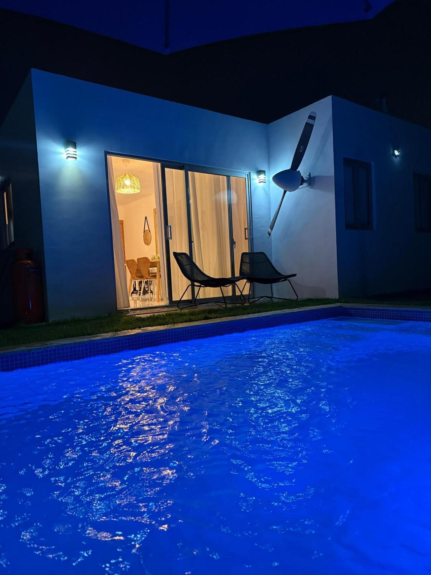 Villa Con Piscina Privada En *