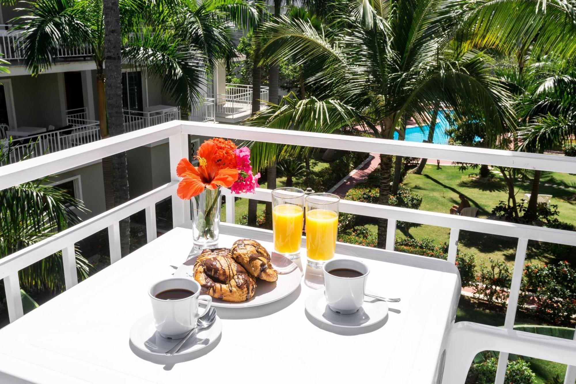 Sunny Deluxe Playa Corales - Wifi, Beach, Pool Apartahotel Punta Cana