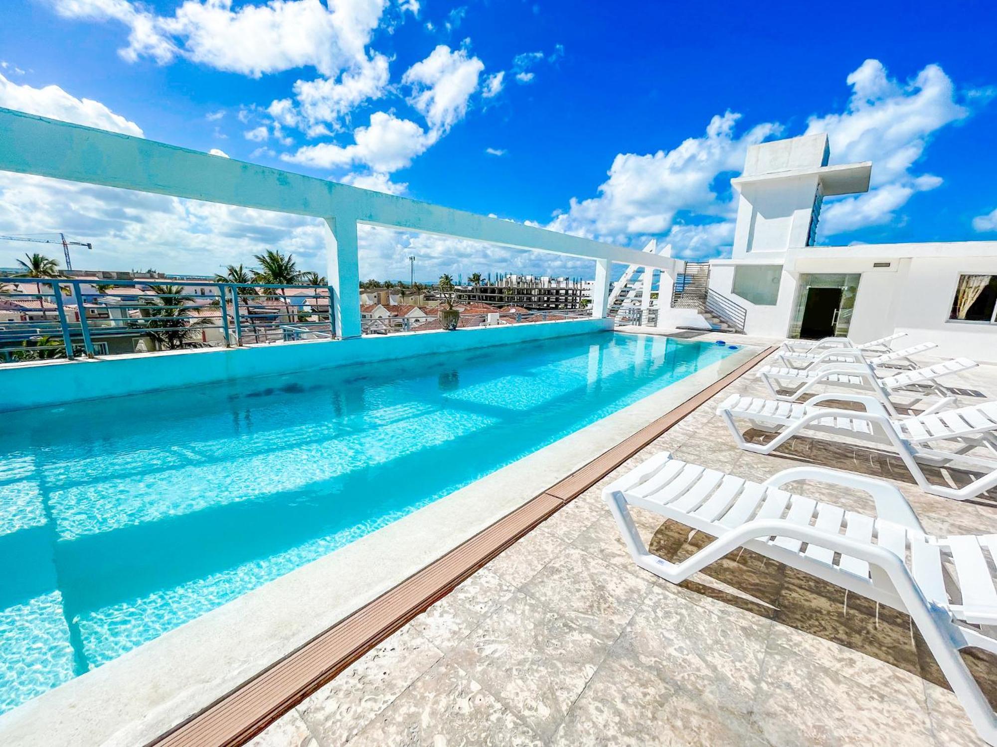 Caribbean Rooftop Pool Ducassi Club & Hotel