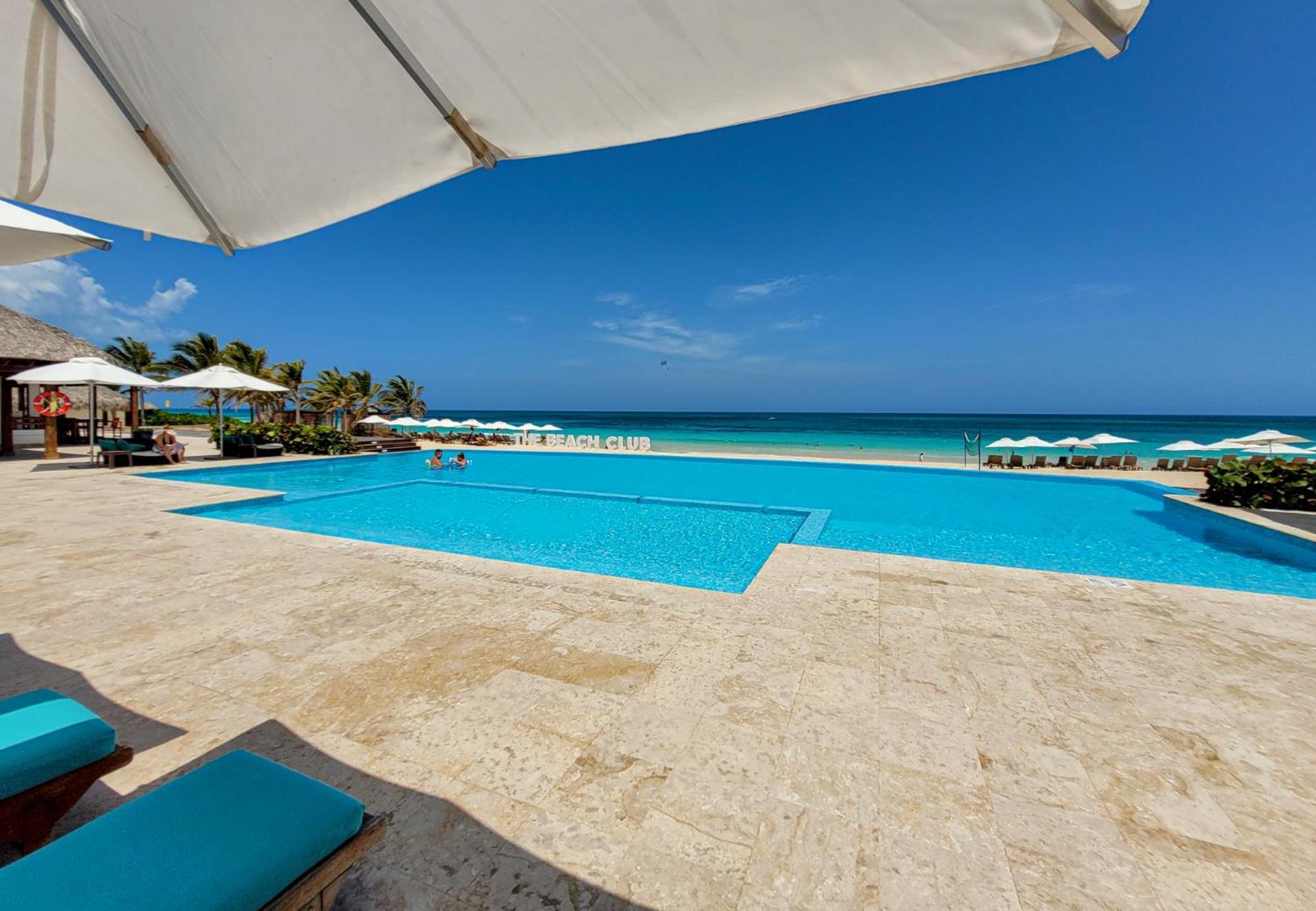 Cana Rock Star Apartahotel